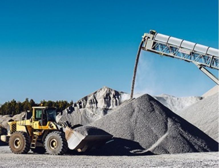 Российские предприниматели выкупают 3 карьера