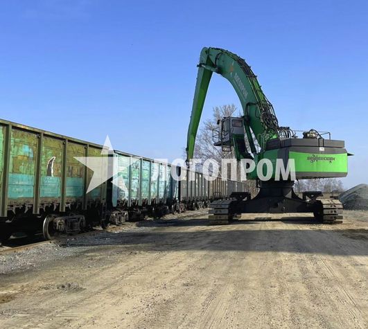 Перевалка железнодорожного груза с вагона