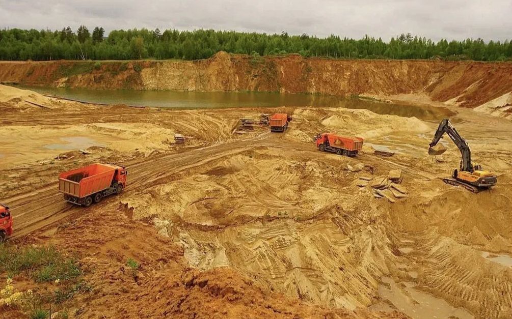 Карьер с лицензией и оборудованием