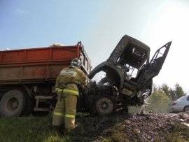 Примчали 3 пожарных расчета 