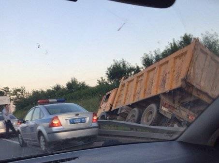 Застопорил дачников 