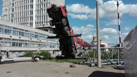 Стрела перевесила за корпусом КФУ 