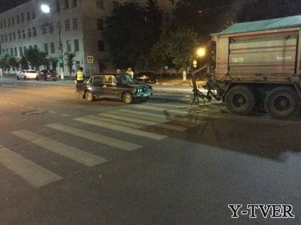 А мимо ехала шестёрка 