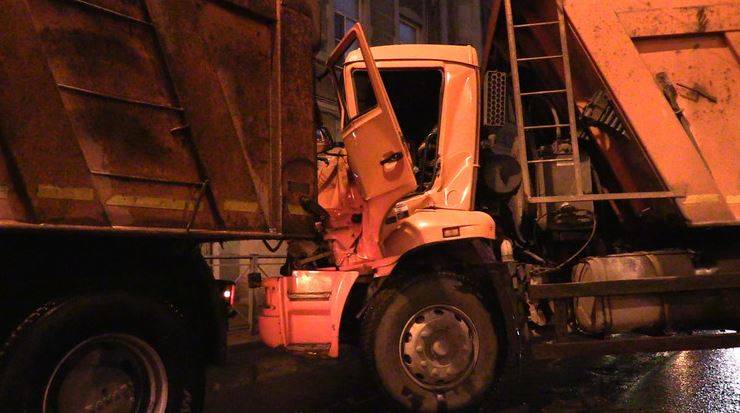 Коллеги встретились на дороге 