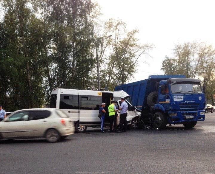 Авария маршрутка и самосвал 