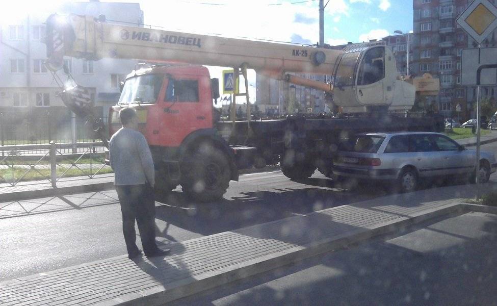 ДТП автокран и легковушка 