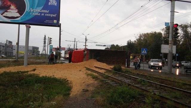 ДТП с самосвалом на трамвайных путях 