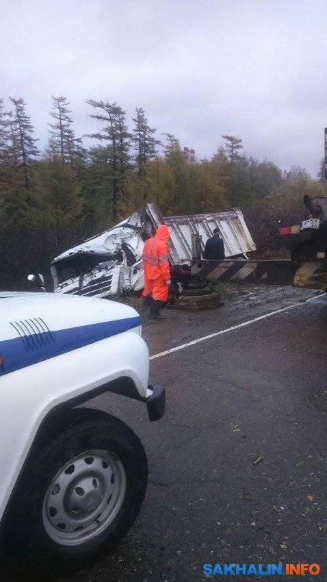 Самосвал улетел в кювет 