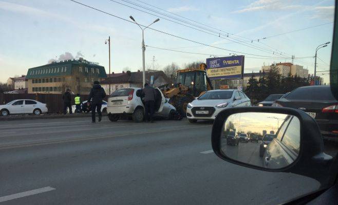 Водитель Лады вылетел навстречу трактору
