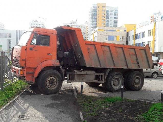 Самосвал-автохам в Екатеринбурге 
