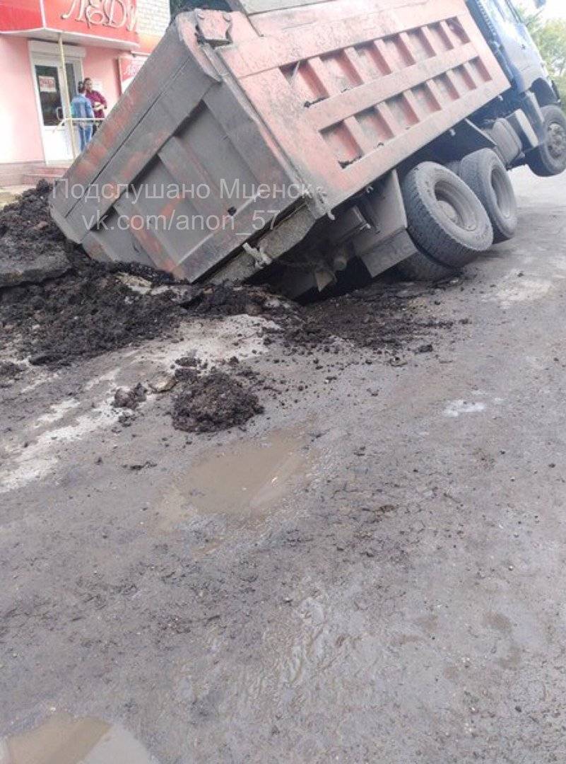 В Мценске китаец провалился под землю 