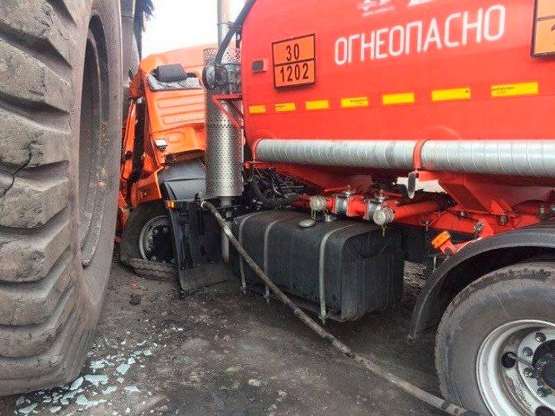 БелАЗ наехал на Камаз 