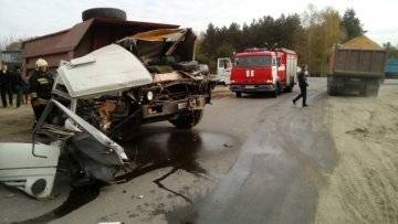 Столкнулись 2 самосвала при странных обстоятельствах 