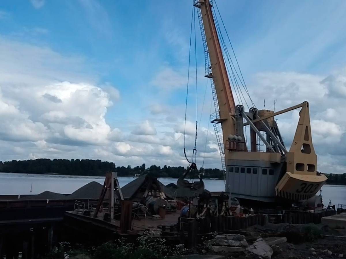 Октябрьская наб. 32 Ленинградская область