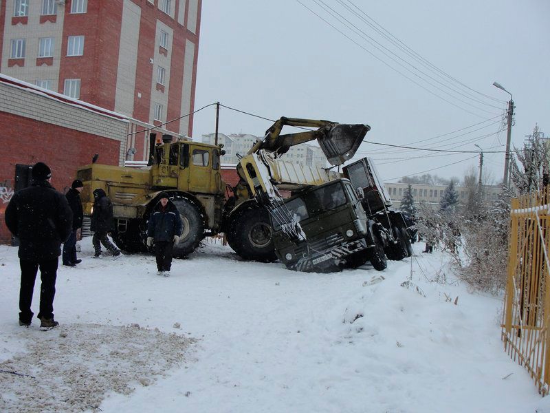 В Сызрани провалился кран