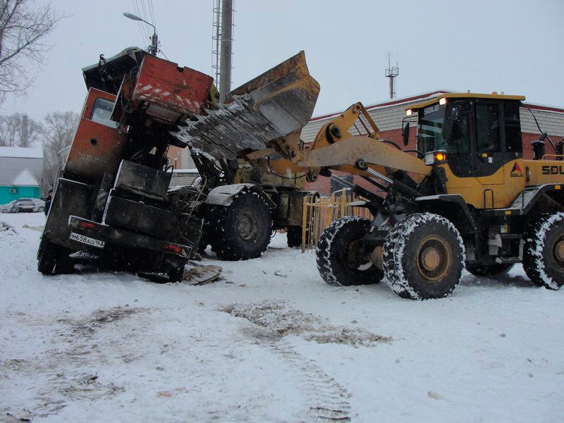 В Сызрани провалился кран