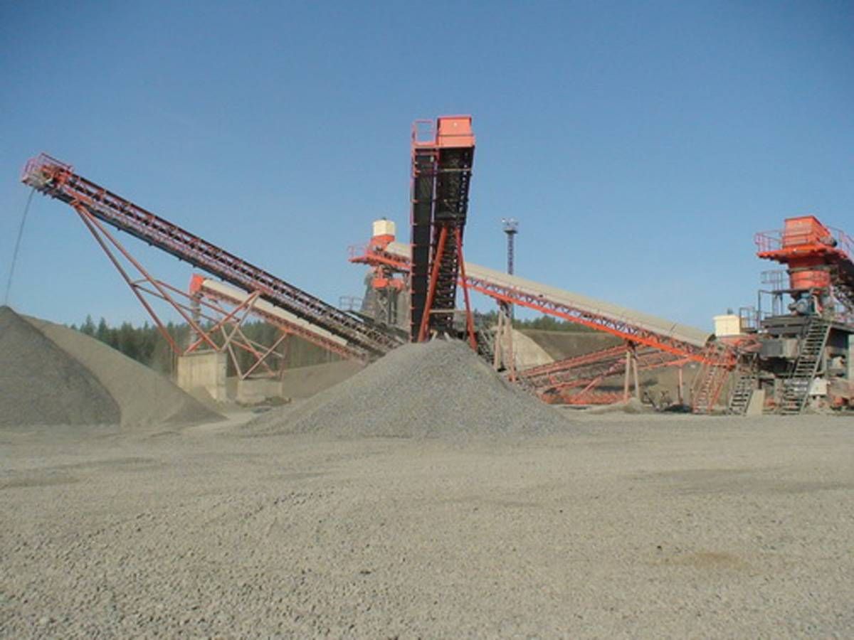 сортировка щебня на Карьере в Карелии