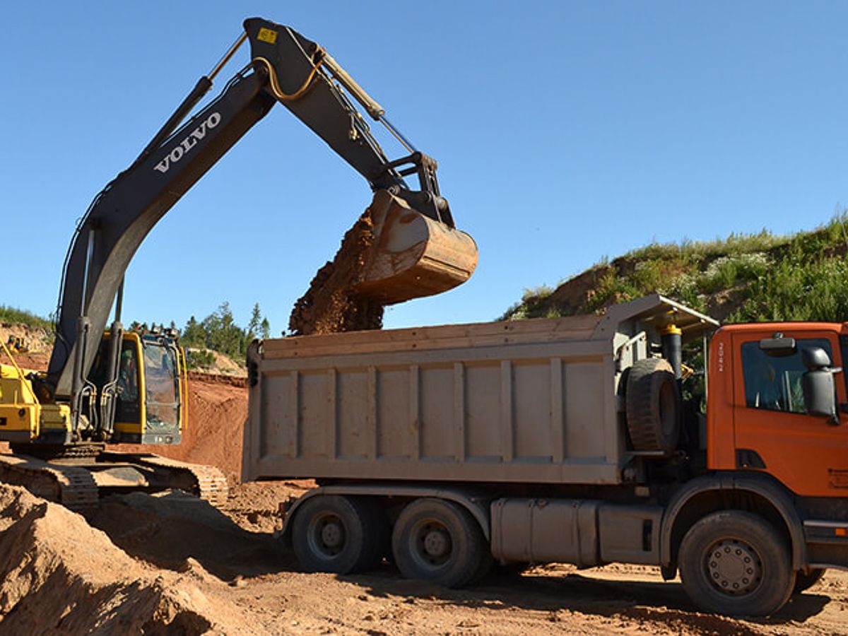 погрузка песка на карьере Вологодская область