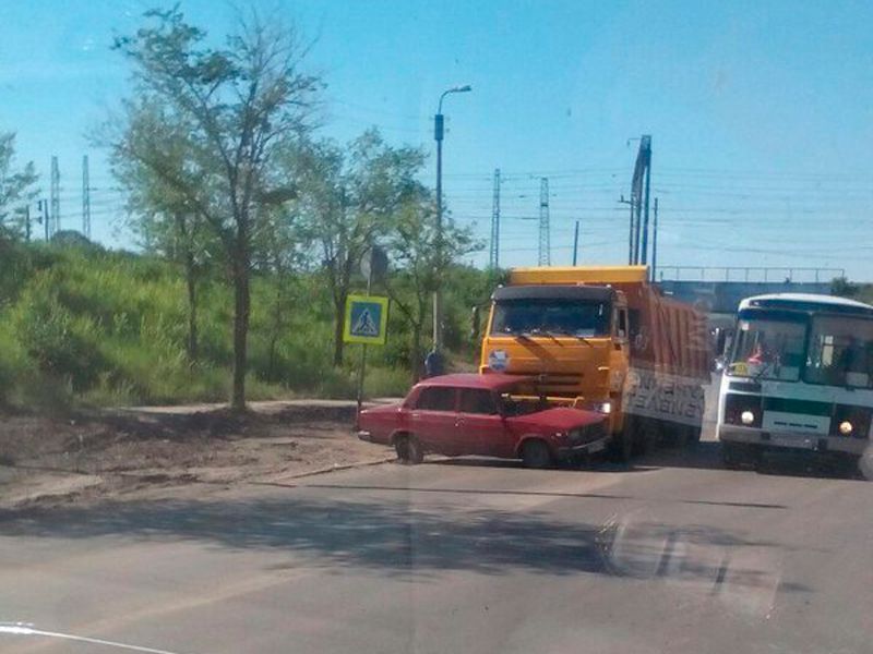 Мордой утащил на встречку