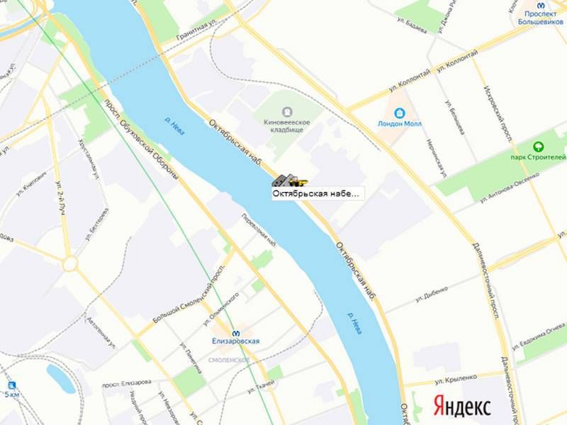 Октябрьская наб. 32 на карте