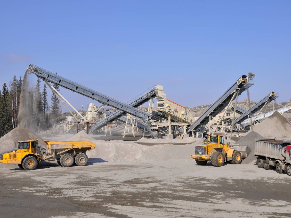 рабочий полдень на карьере