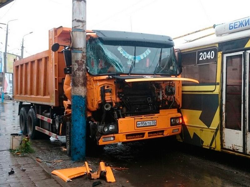 ДТП самосвал в Брянске