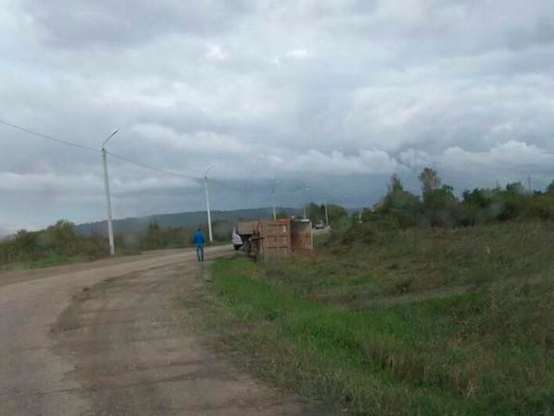 Самосвал хово перевернулся