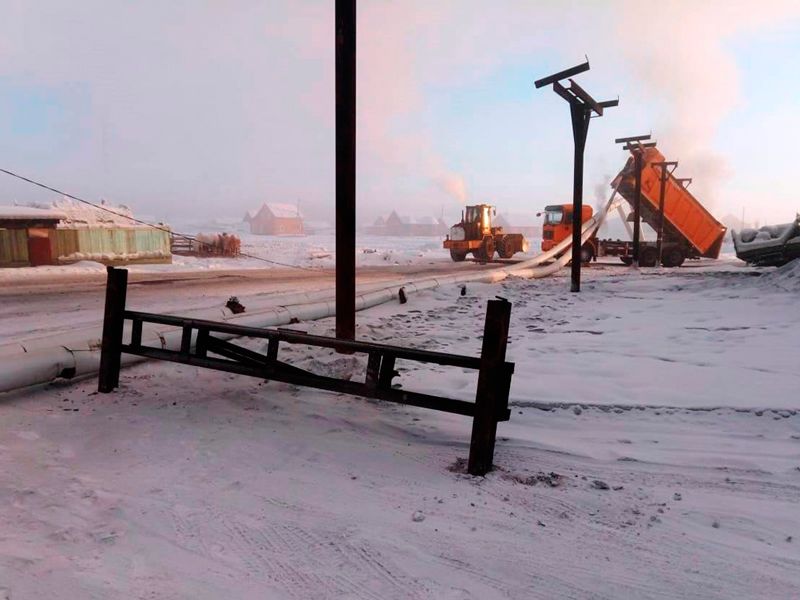 ... самосвал при разгрузке снес компенсатор магистральной тепловой сети от котельной