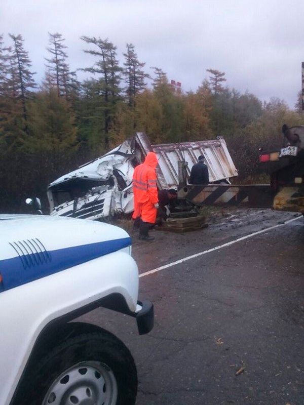 Самосвал улетел в кювет