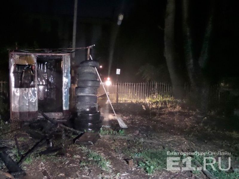 Среди ночи на платной стоянке