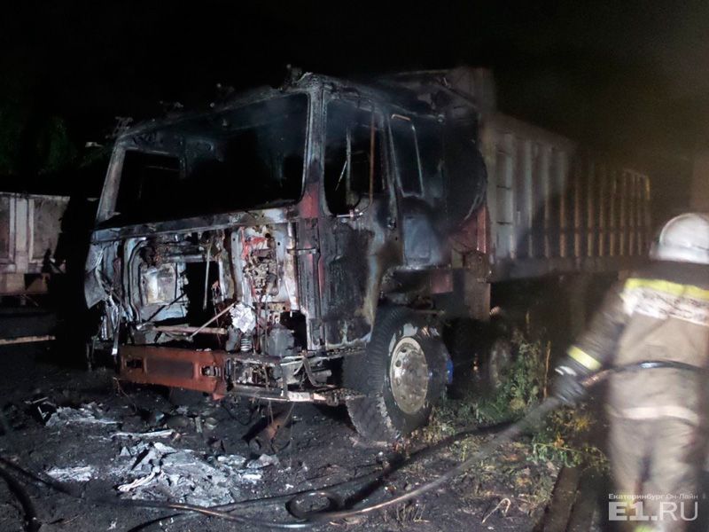 Среди ночи на платной стоянке