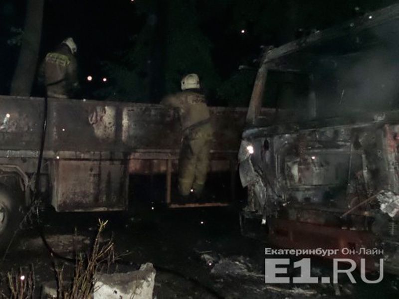 Среди ночи на платной стоянке