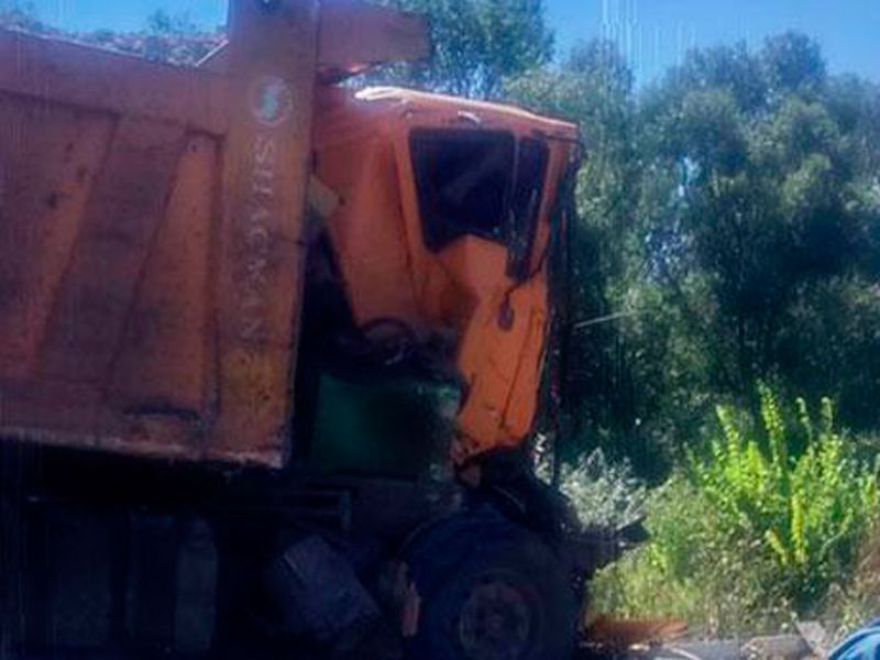 Товарняк на путях ждал своего часа ...