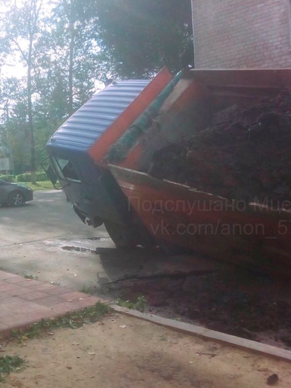 В Мценске китаец провалился под землю