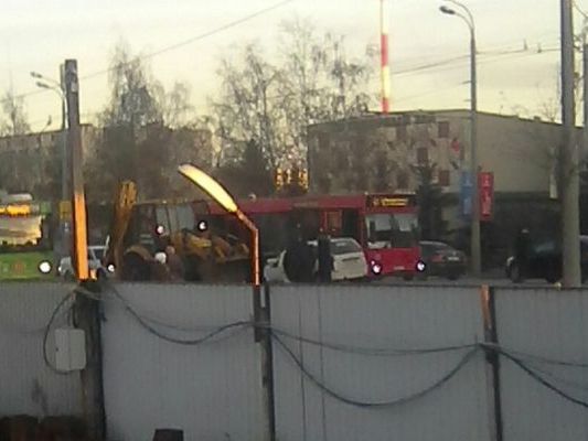 Водитель Лады вылетел навстречу трактору