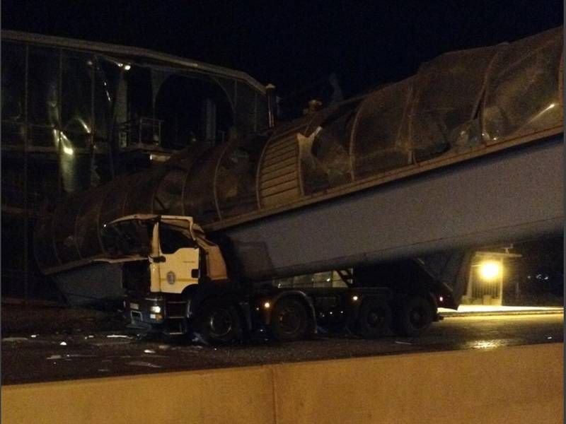 Самосвал снес мост